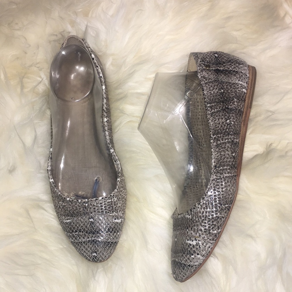 Vince Camuto flats